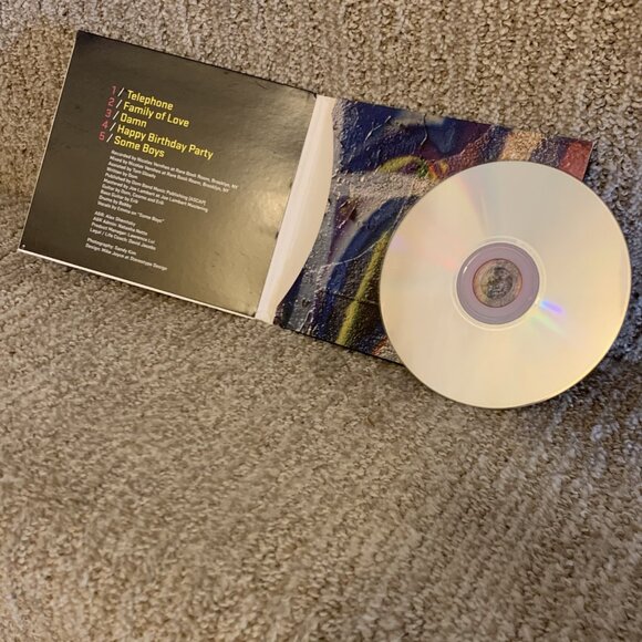 Dom - Family Of Love EP Audio Music CD 2011 Indie Rock Astralwerks Cardboard - Picture 2 of 4